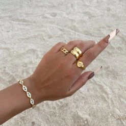 Starlight Signet Ring -Prya Store PRYAJewlleryringsinspo 1 a42bbab5 666b 4e57 bd8a 301d96879a4d